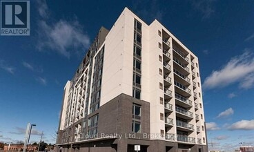 Building Photo - 716 Main St E