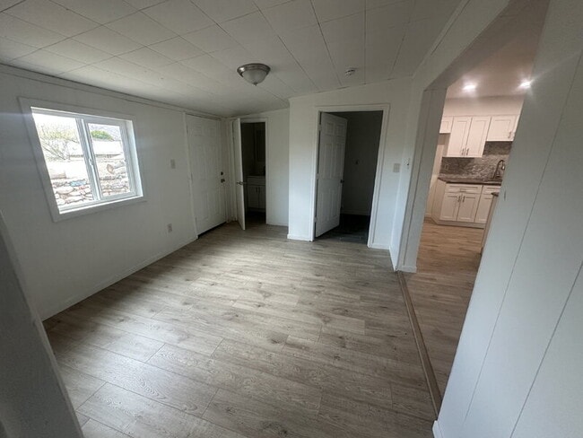 Foto del edificio - 327 Fairhaven Rd