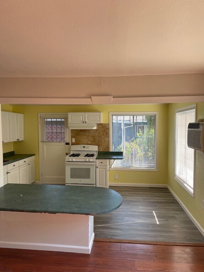 Building Photo - Unique Pittsburg home with 2 kitchens in g...