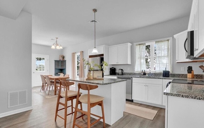 Building Photo - 2422 Lehman St