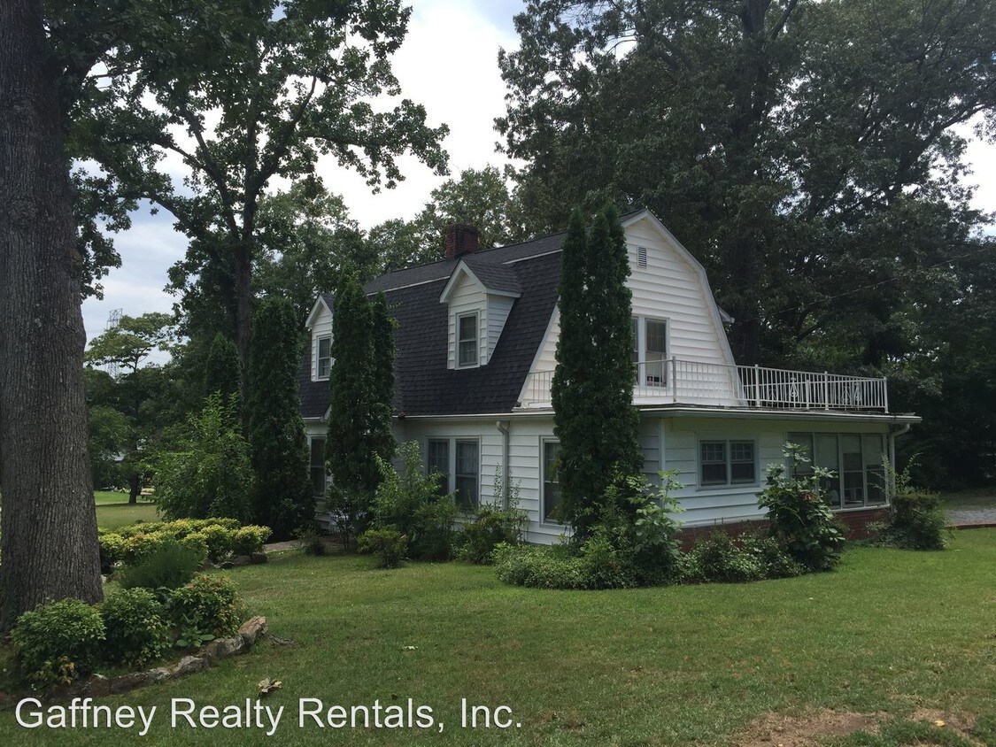 Foto principal - 408 S Shelby St