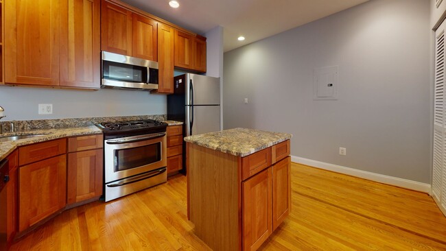 Building Photo - Modern 1 bedroom unit in Bloomingdale/Ecki...