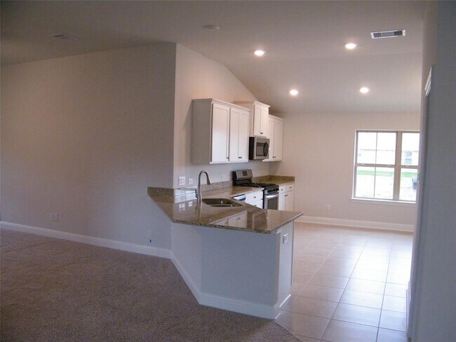 Building Photo - 5315 New Iberia Ln