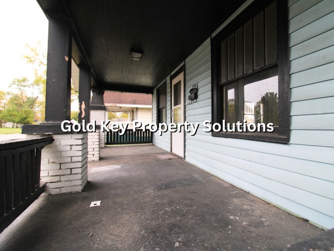 Building Photo - Spacious 2 BR 1 BA House with Covered Front Porch (SECTION 8 APPROVED)