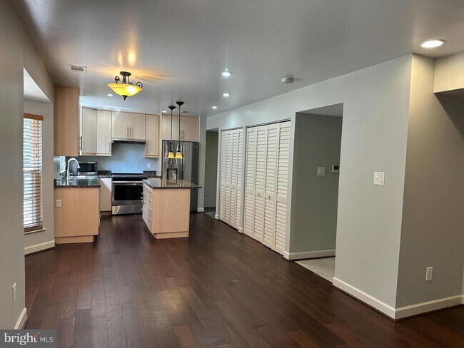 Building Photo - 42871 Churchill Downs Dr