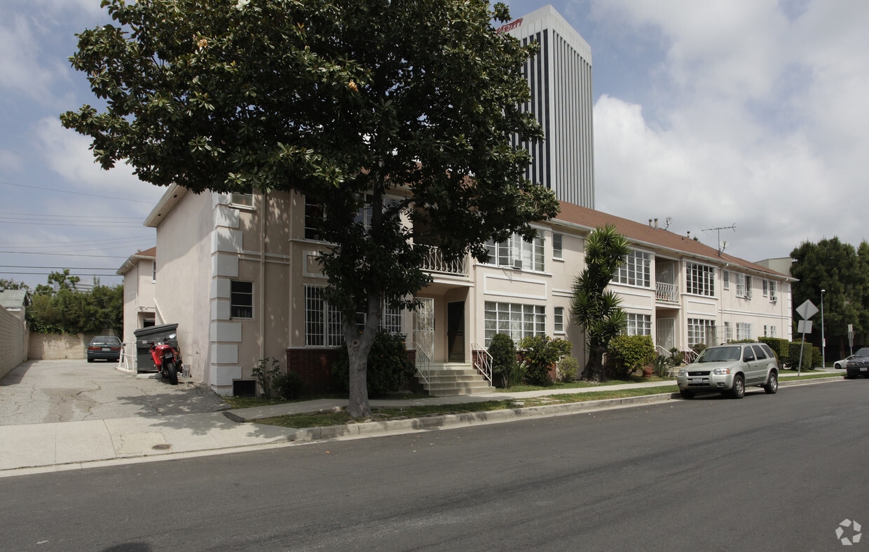 Building Photo - 803-807 Alandele Ave