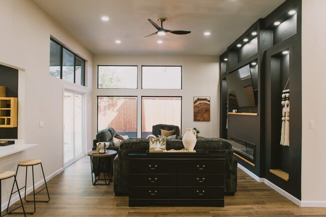 Foto del edificio - 6443 Redpine Rd