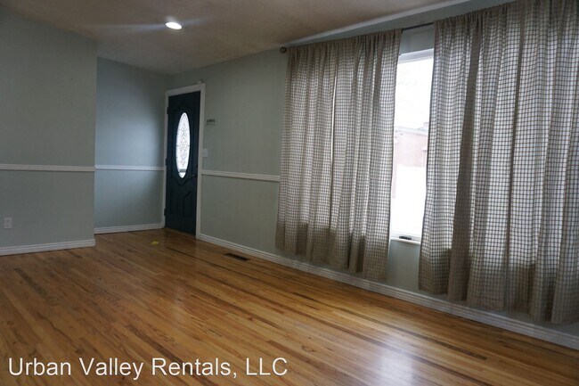 Foto del edificio - 5 br, 2 bath House - 3485 W. Meadowbrook Dr.