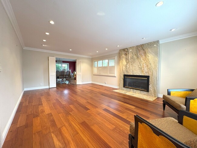 Foto del edificio - Spacious 4-Bedroom + Office Home in Prime ...