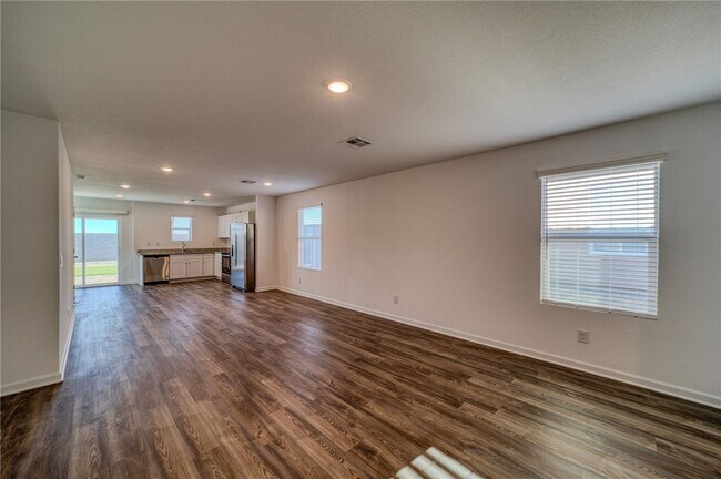 Building Photo - 2469 Pesuna Dr