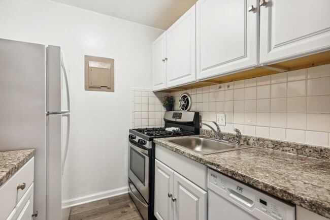 Photo - Kensington Terrace - patio level & parking Apartment