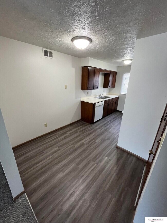 Foto del edificio - 8252 S 48th St