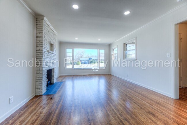 Foto del edificio - 4012 S Toledo Ave