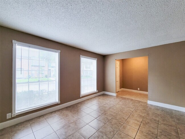 Foto del edificio - 11002 Hammerly Blvd