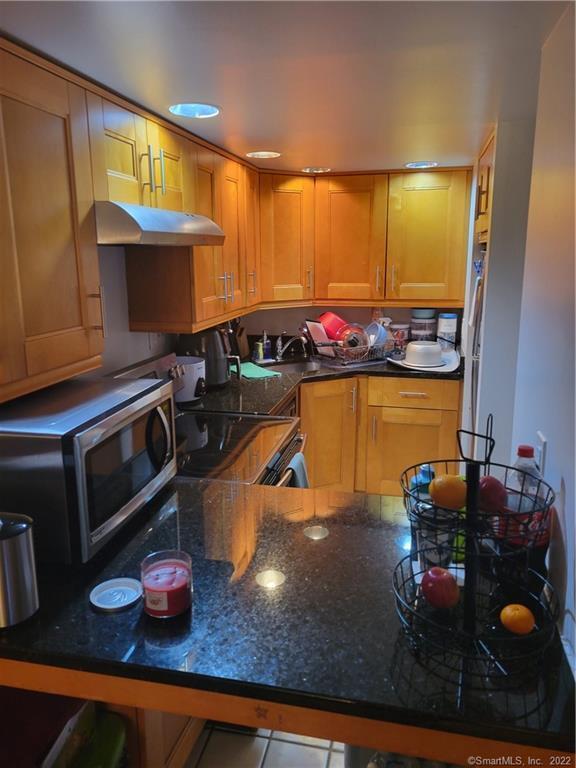 Foto del edificio - 60 Strawberry Hill Ave