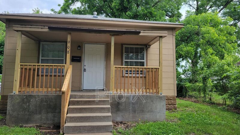 Foto principal - 908 W 2nd St