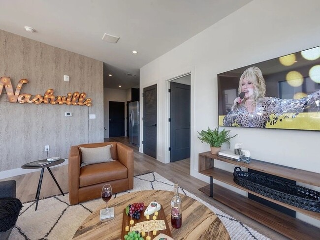 Building Photo - 303 31st Ave N