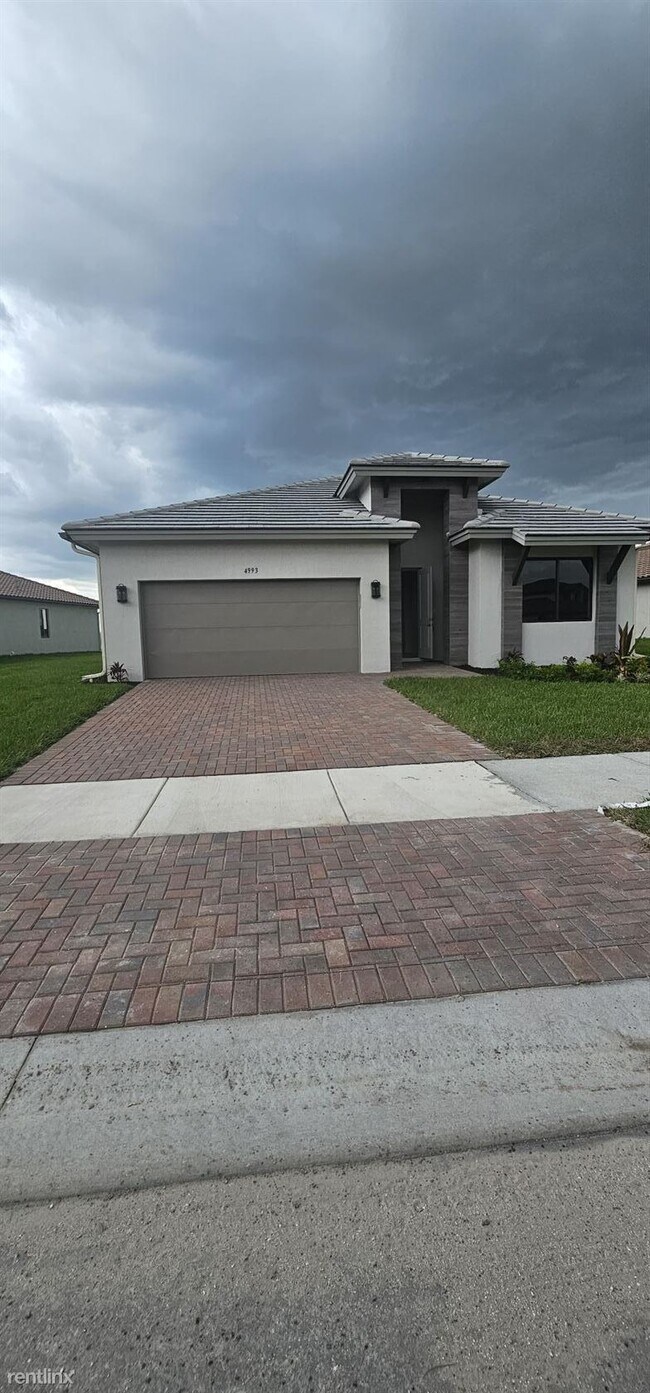 Foto del edificio - 4 br, 3 bath House - 4993 Ofanto Ln REDUCE...