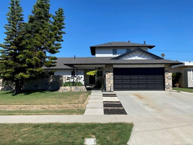 Building Photo - 5 Bedroom 3 Bath 2 Story Corner Lot Home,