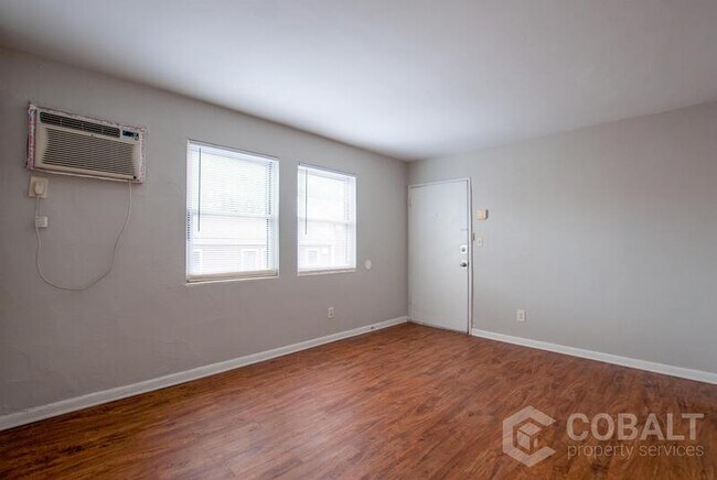 Foto del edificio - 954 St Charles Ave NE
