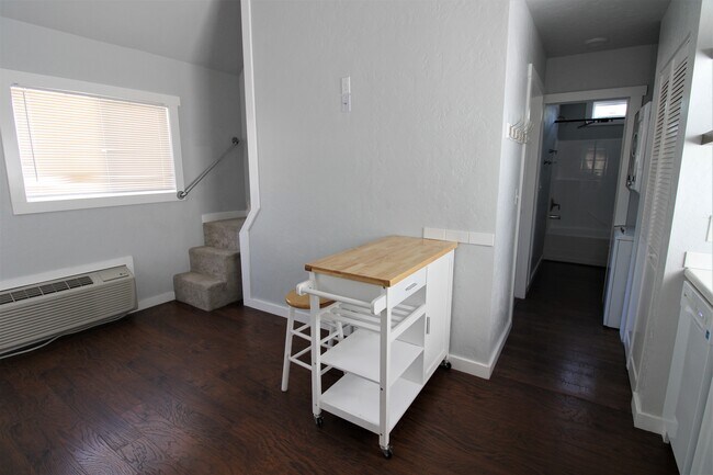 Building Photo - 1117 N Midland Blvd