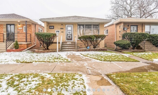Foto del edificio - 8736 S Cornell Ave