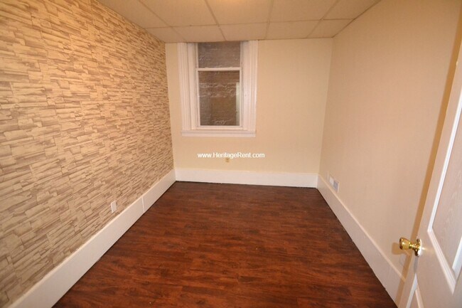 Building Photo - 1042 Marshall Ave