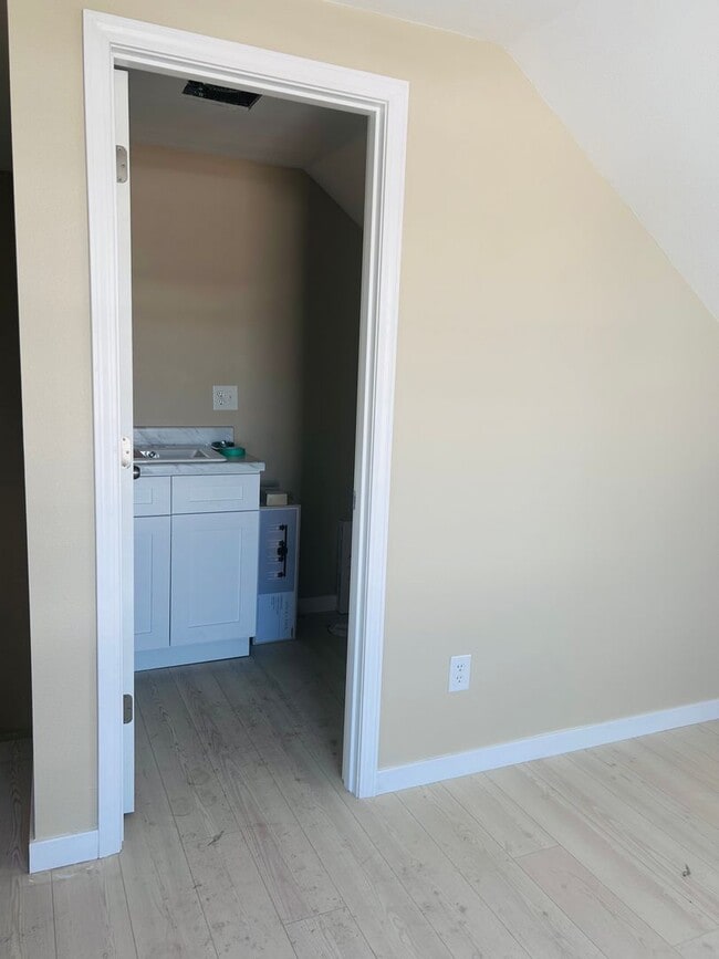 Building Photo - 520 Nevada St