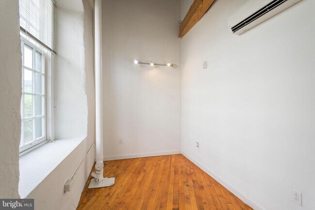 Foto del edificio - 4 Leverington Ave