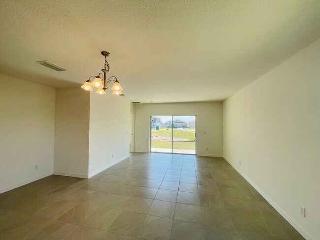 Foto del edificio - Trinity Lakes-1854 Church Lake St Grovelan...