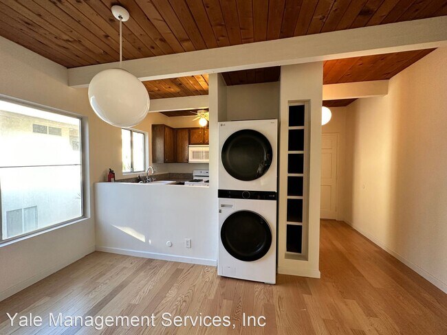 Building Photo - 2 br, 2 bath House - 12416 Moorpark Street...