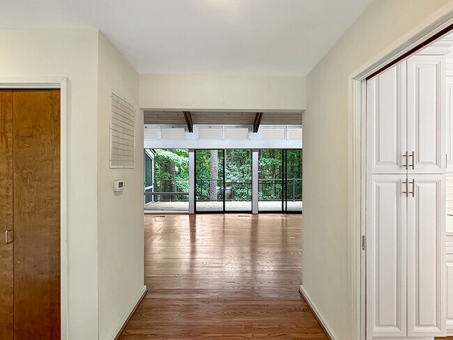 Foto del edificio - 609 Indian Springs Ct