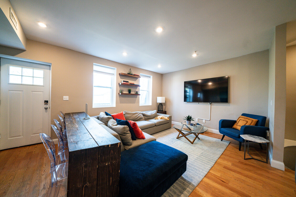 Foto principal - 23 Linwood St