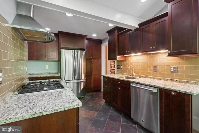 Foto del edificio - 626 Lakeside Ave