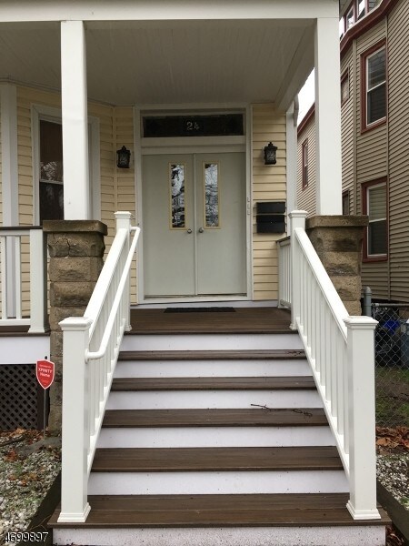 Foto del edificio - 24 Llewellyn Ave