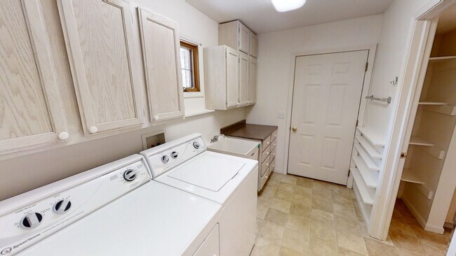 Foto del edificio - 3126 3 Mile Rd N