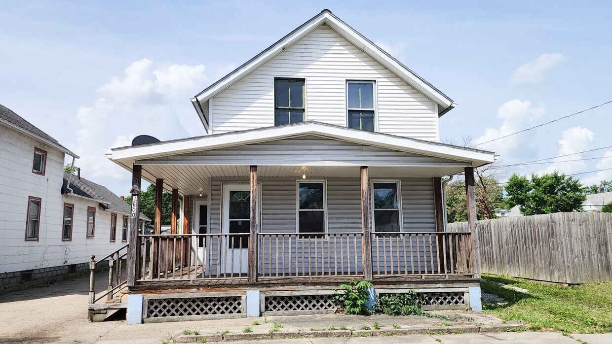 Primary Photo - 1600 E 45th St