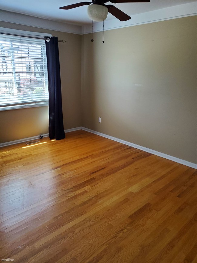 Building Photo - 204 Lac Sainte Claire Dr