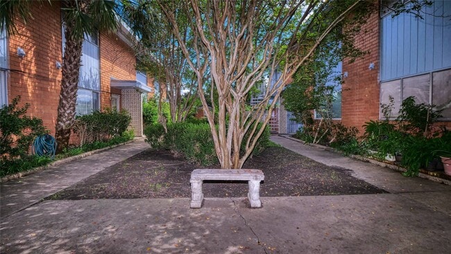 Building Photo - 5538 Holly St
