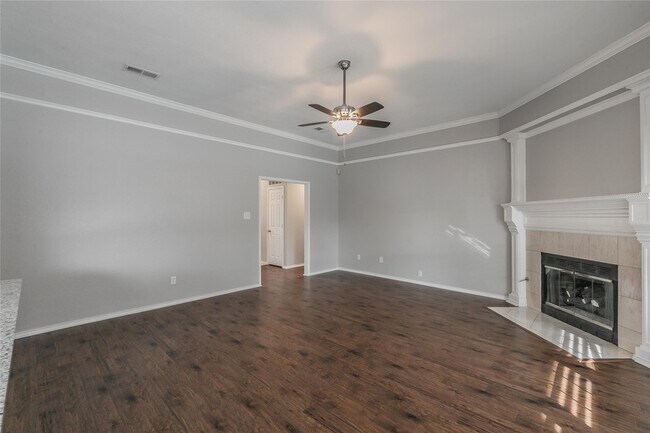 Foto del edificio - 344 College St S