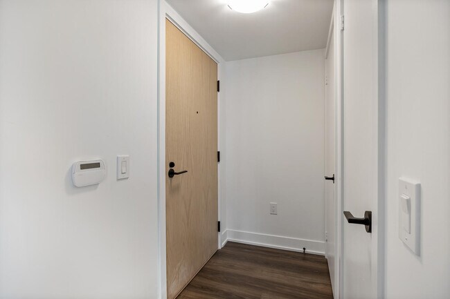 Photo du bâtiment - One Bed  Furnished unit