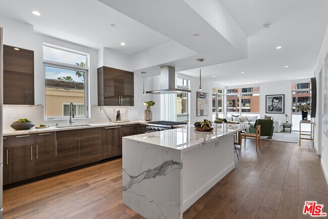 Foto del edificio - 250 N Crescent Dr