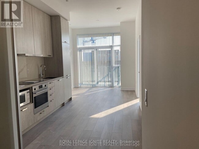 Building Photo - 10 Honeycrisp Cres