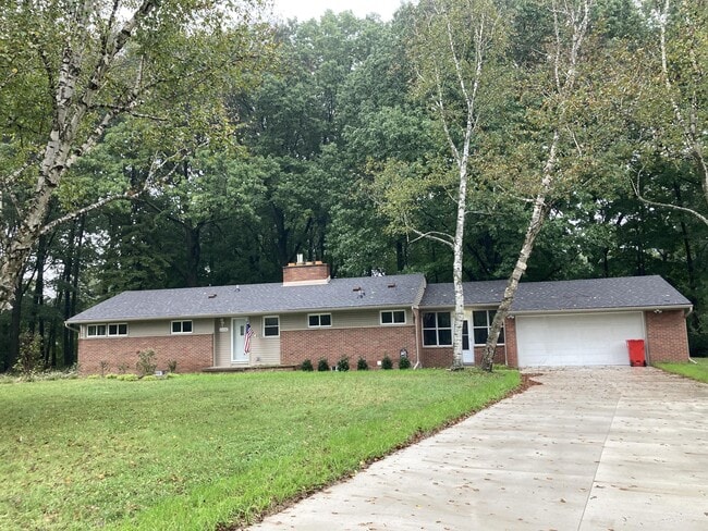 Building Photo - 23266 Ranch Hill Dr E