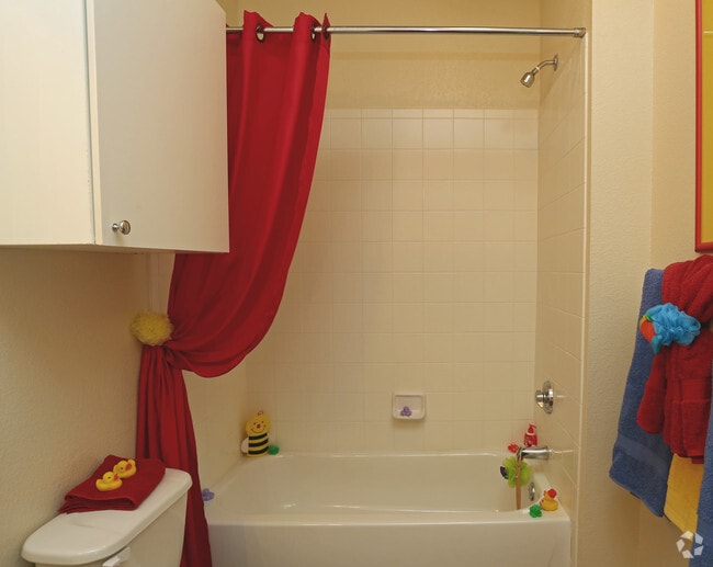 2br, 2ba_2nd Bathroomt, 1139 sf - Estates at Hollister