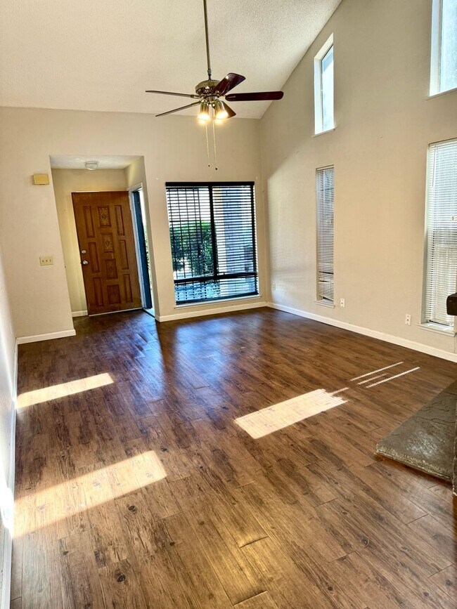 Foto del edificio - Cute Duplex in Convenient Location!