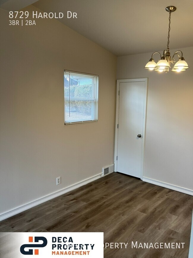 Building Photo - 3 Bedroom House