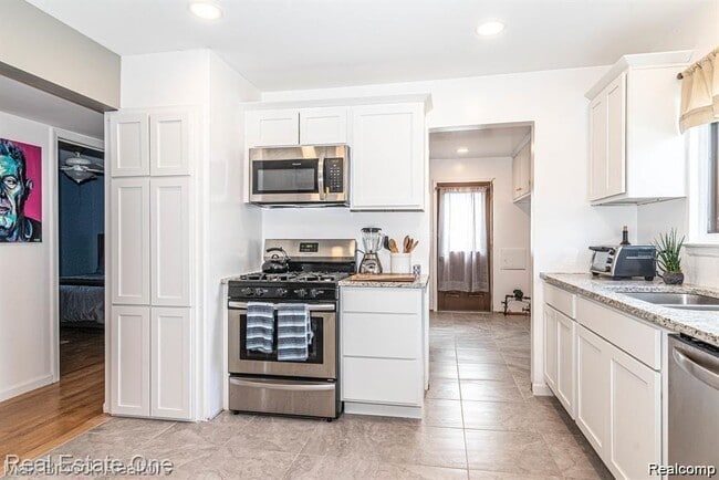 Building Photo - 3800 Elmhurst Ave