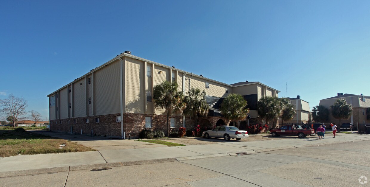 217 Plantation Dr, Chalmette, LA 70043 Apartments in Chalmette, LA