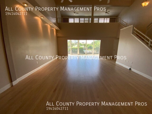 Building Photo - Waterfront/Boat Dock/Luxurious Palma Sola ...